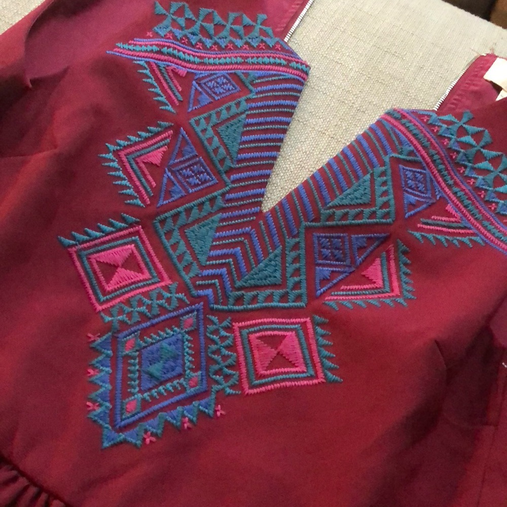 BURGUNDY V-NECK DRESS - Picture 2 of 4
